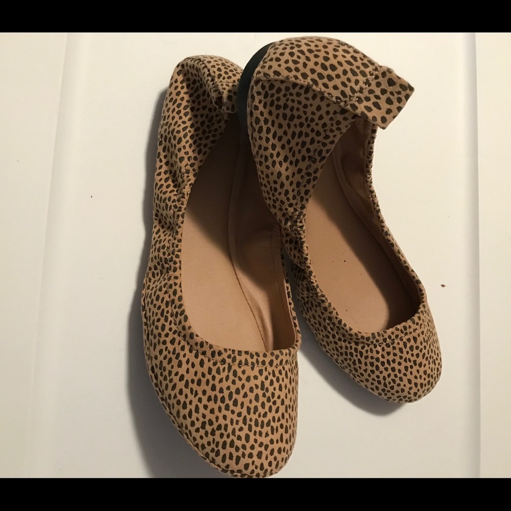 Universal thread cheetah ballet shoes